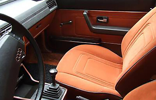 Audi 80 GLS Innenraum Coralle