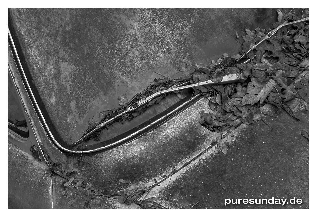 Abgelegte Autos Schrottplatz VW 411